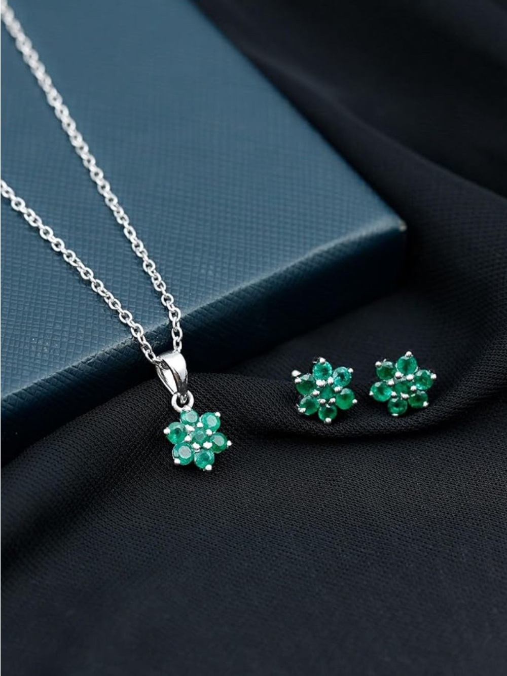 Emerald Green Flower Pendant Necklace & Stud Earrings Set, Brand New
